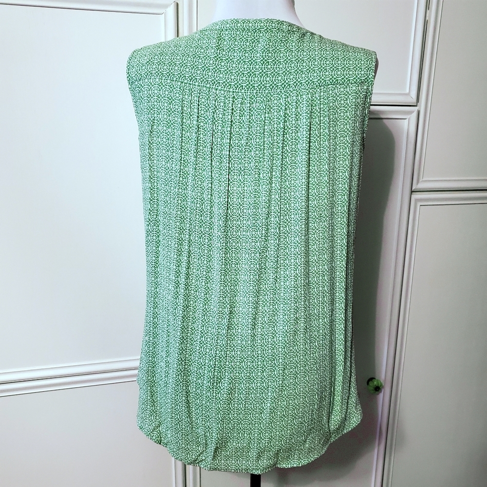 Kim Roger's Women's Dali Green Medallion Sleeveless Liano Top - Picture 4 of 5